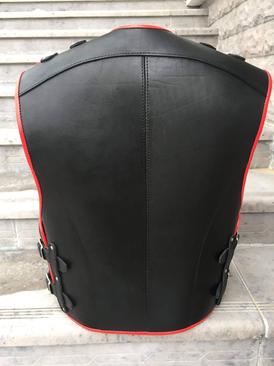 Men’s Real Cowhide Leather Bikers Vest Thick Leather Buckle Closure Bikers Vest with Red Piping